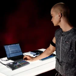 Donner Essential D1 12-spors Trommemaskine m/64-trins sequencer, finger-drumming &amp; effekter