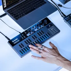 Donner Essential B1 Syn Bass Analog Bass Synthesizer &amp; Sequencer m/ VCF, Saturation &amp; Delay Effekt