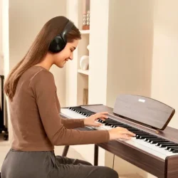 Donner DDP-80 Digital Klaver (88 fuldt v�gtede hammer-action tangenter) inkl. tripel-pedal (valn�d)