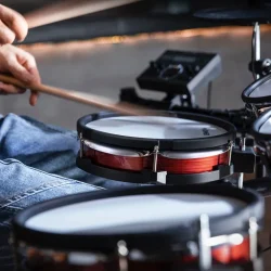 Donner DED-200MAX Elektrisk Trommes�t (5 trommer, 3 b�kken) inkl. trommestol, hovedtelefon m.m.