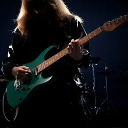 Donner DST-700 Elektrisk Guitar m/HSS-konfiguration inkl. taske (Gr�n) 