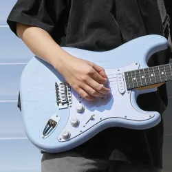 Donner DST-80 Komplet Elektrisk Guitar Begynder Pakke inkl. �veforst�rker, taske &amp; tilbeh�r (Sonic Blue)