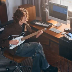 Donner HUSH-X PRO Silent Elektrisk Guitar m/multieffekt og forst�rker inkl. taske &amp; tilbeh�r (Hvid)