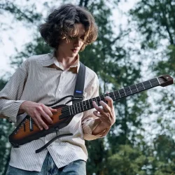 Donner HUSH-C Silent Spansk Nylonstrengs Guitar m/pickup &amp; preamp inkl. taske &amp; tilbeh�r (Sunburst)