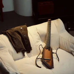 Donner HUSH-C Silent Spansk Nylonstrengs Guitar m/pickup &amp; preamp inkl. taske &amp; tilbeh�r (Sunburst)