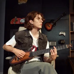 Donner HUSH-C Silent Spansk Nylonstrengs Guitar m/pickup &amp; preamp inkl. taske &amp; tilbeh�r (Sunburst)