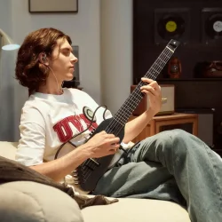 Donner HUSH-C Silent Spansk Nylonstrengs Guitar m/pickup &amp; preamp inkl. taske &amp; tilbeh�r (Sort) 