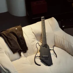 Donner HUSH-C Silent Spansk Nylonstrengs Guitar m/pickup &amp; preamp inkl. taske &amp; tilbeh�r (Sort) 