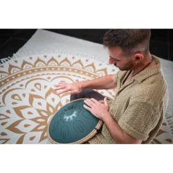 Meinl Sonic Energy OSTD3DGE Oktav Steel Tongue Drum (F-dur, 9 toner, 432 Hz, m�rkegr�n, blomsterdesign) inkl. tilbeh�r