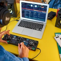 Hercules DJControl Starlight Ultra Kompakt DJ Controller m/indbygget lydkort (Begynder Controller)