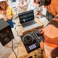 Hercules DJControl Inpulse 500 2-deck DJ Controller m/h�j kvalitet indbygget lydkort (Let �vede DJ's &amp; Kreative Setups)