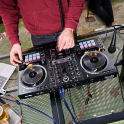Hercules DJControl Inpulse 500 2-deck DJ Controller m/h�j kvalitet indbygget lydkort (Let �vede DJ's &amp; Kreative Setups)