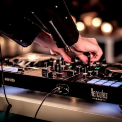Hercules DJControl Inpulse 500 2-deck DJ Controller m/h�j kvalitet indbygget lydkort (Let �vede DJ's &amp; Kreative Setups)