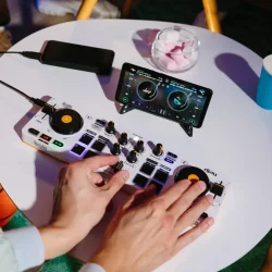 Hercules DJControl Mix Ultra Kompakt Smartphone &amp; Tablet DJ Controller (Tr�dl�s Bluetooth)