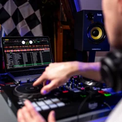 Hercules DJControl Inpulse 300 MK2 DJ Controller (Begynder &amp; Let �vet)