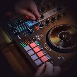 Hercules DJControl Inpulse 300 MK2 DJ Controller (Begynder &amp; Let �vet)