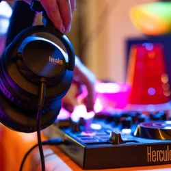Hercules DJLearning Kit MK2 DJ Starter S�t inkl. DJ Controller, H�jttalere &amp; Hovedtelefoner