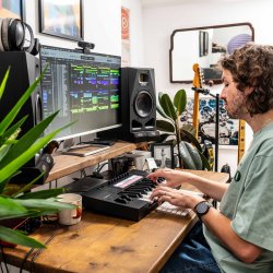 Novation Launchkey 37 MK4 The Creative Controller DAW-controller (37 tangenter, 16 pads)