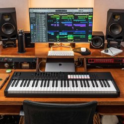 Novation Launchkey 61 MK4 The Creative Controller DAW-controller (61 semivgtet tangenter, 16 pads)