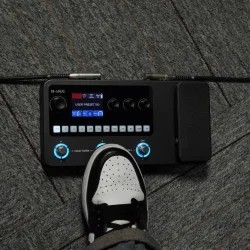 M-Vave MK-20 Multieffekt Guitar Pedalboard m/320 effekter, 150 presets, looper &amp; trommemaskine 