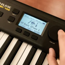 Nux NEK-100 Arrangements Keyboard m/500 lyde &amp; 100 rytmer/styles (61 anslagsf�lsomme tangenter)