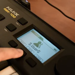 Nux NEK-100 Arrangements Keyboard m/500 lyde &amp; 100 rytmer/styles (61 anslagsf�lsomme tangenter)